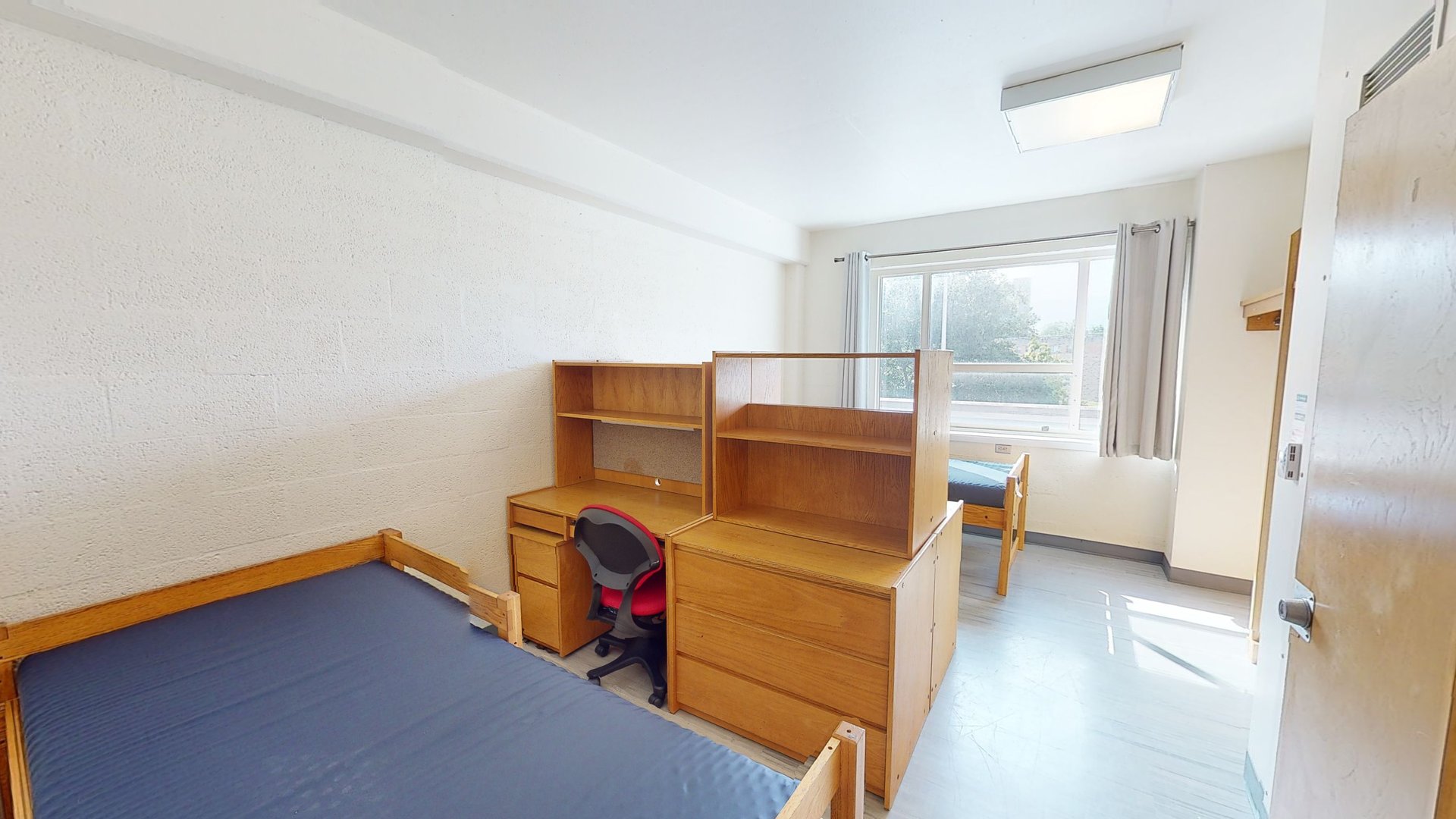 Read Hall – Double Room with Shared One-half Bathroom